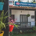 Piggy Hostel Vagator